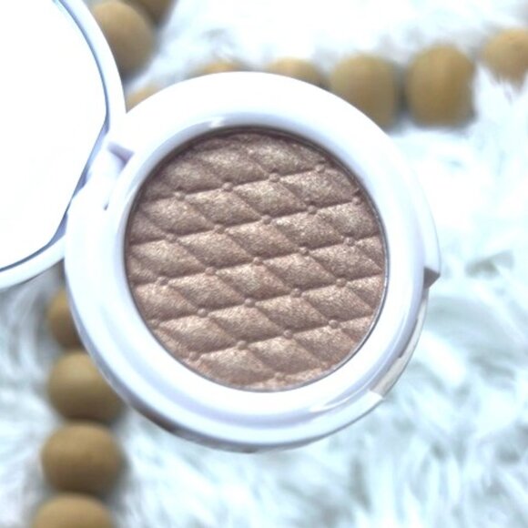 Seraphine Botanicals Highlighter-Oyster shade-warm ivory/champagne(mini) - Picture 2 of 9